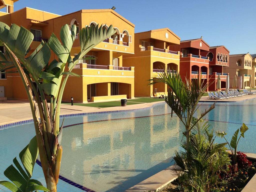 Porto Sokhna Pyramids Apartments Powered By Amer-Group Family Only Ain Sukhna Exterior foto